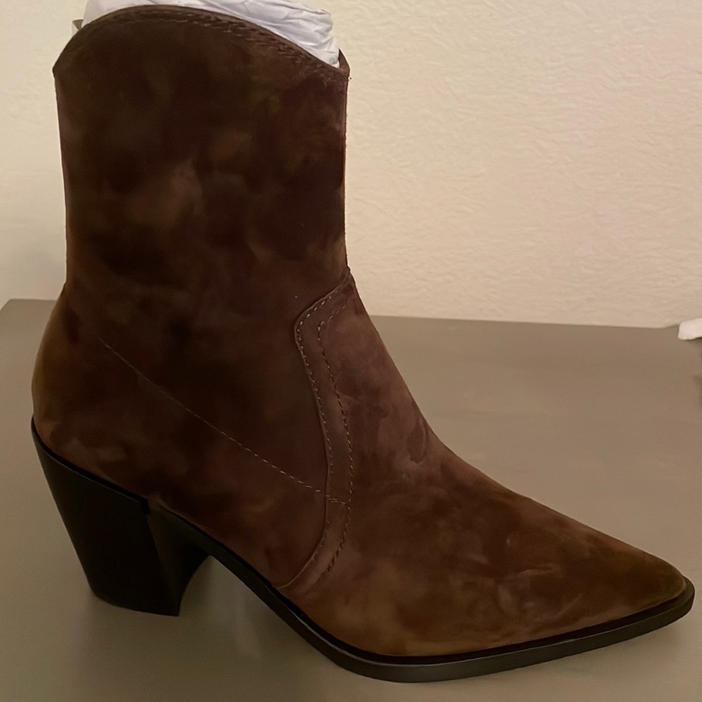 Brand new Jeffrey Campbell brown suede booties